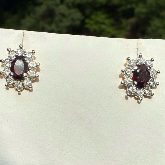 Vintage Red & Clear Rhinestone Cluster Earrings – Gold Tone Backing - Picture 9 of 17